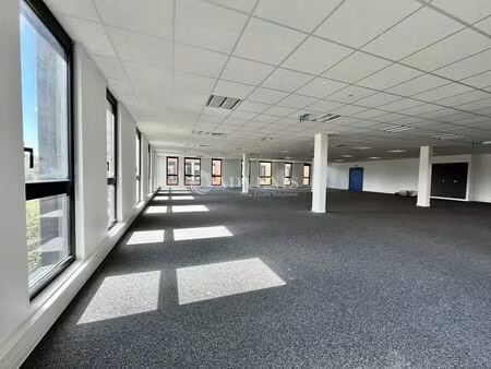 location bureaux 120 m² à 719 m²