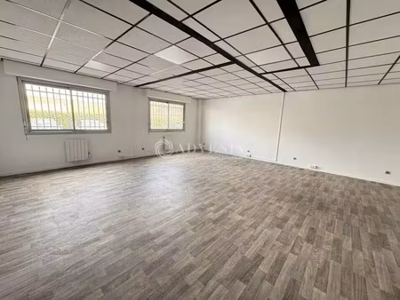 location bureaux 67 m² à 283 m²