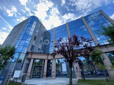 location bureaux 905 m²