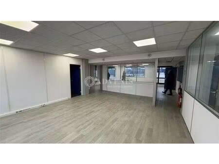 location bureaux 155 m² à 961 m²