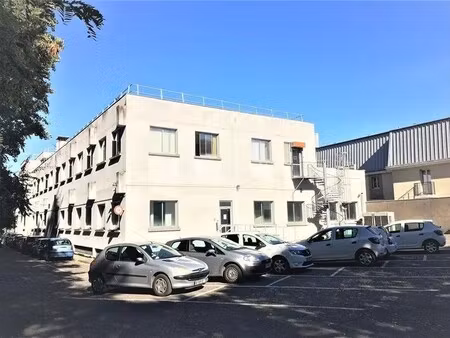 location bureaux 830 m²