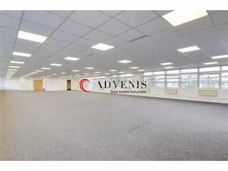 location bureaux 275 m² à 901 m²