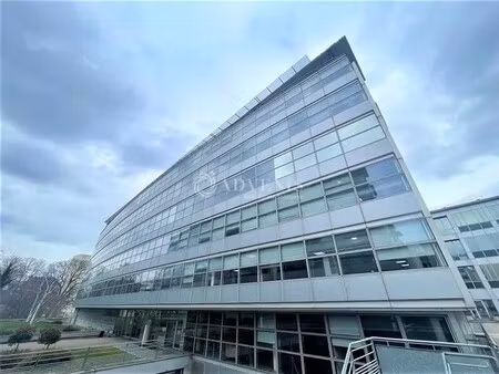 location bureaux 300 m² à 890 m²