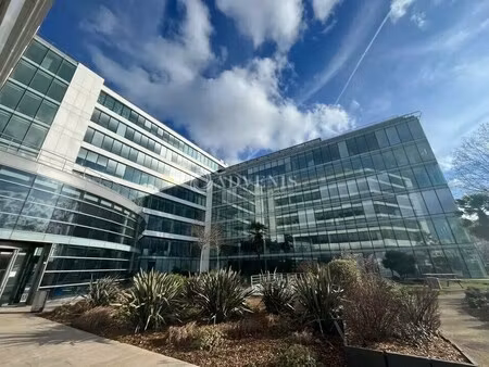 location bureaux 605 m² à 628 m²