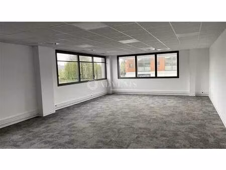 location bureaux 77 m²