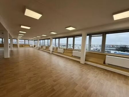 location bureaux 278 m² à 556 m²