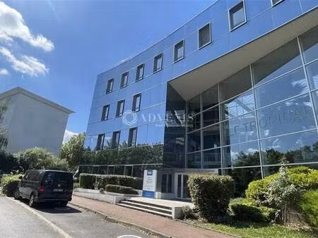 location bureaux 680 m² à 3 780 m²