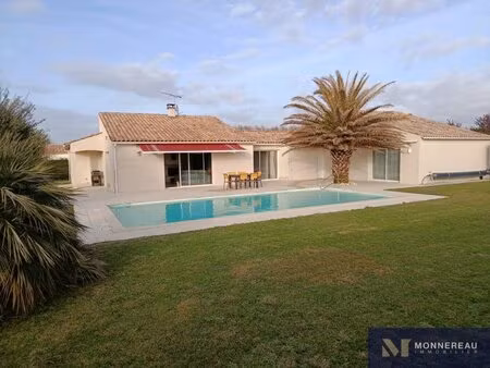 maison de plain-pied avec piscine et studio independant