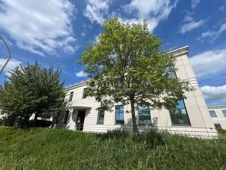location local d'activités 720 m²