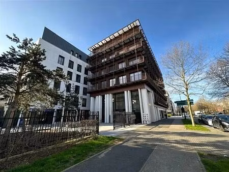 location bureaux 17 m² à 679 m²
