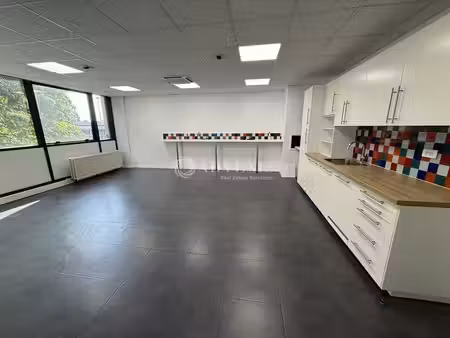 location bureaux 48m² à 1144m²