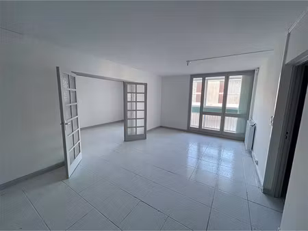 location appartement 4 pièces 98m2 nîmes 30900 - 959 € - surface privée