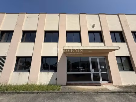 location bureaux 806 m²