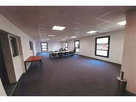 location bureaux 136 m²