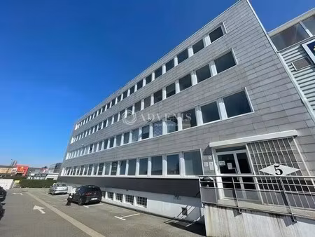 location bureaux 38 m² à 523 m²