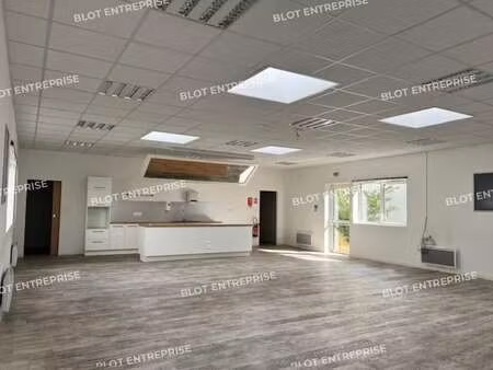 location bureaux 240 m²