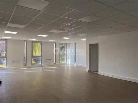 location bureaux 78 m² à 373 m²