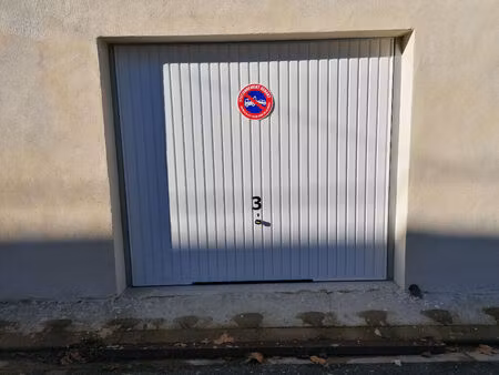 location parking / box 1 pièce  15.00m²  blaye