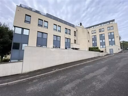 location bureaux 187 m² à 896 m²