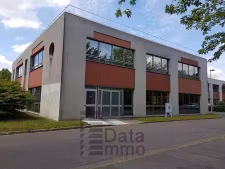 location bureaux émerainville 77184 143m²