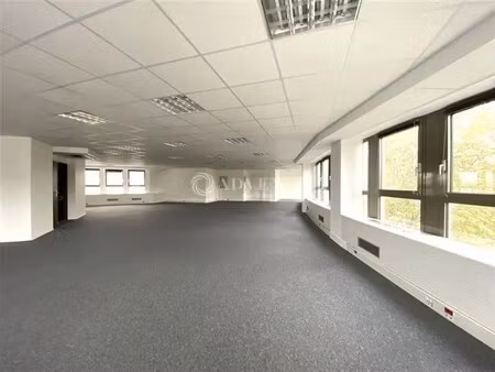 location bureaux 49 m² à 1 504 m²