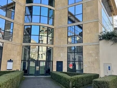 location bureaux 38 m² à 1 417 m²