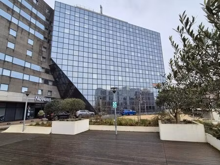 location bureaux 18 m² à 1 049 m²