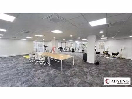 location bureaux 49 m² à 2 522 m²