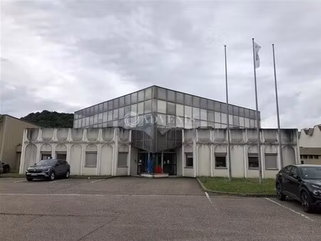 location local d'activités 380 m² à 1 680 m²