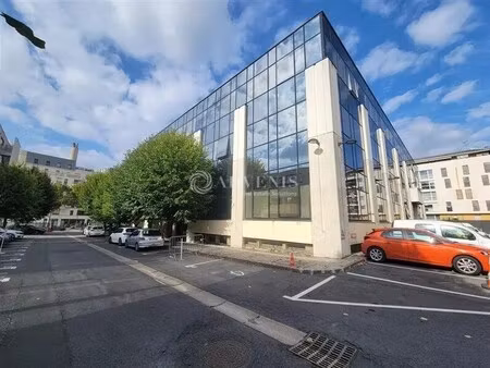 location bureaux 640 m² à 3 407 m²