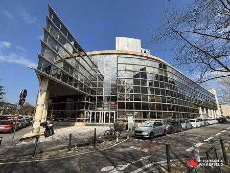 location bureaux 241 m²