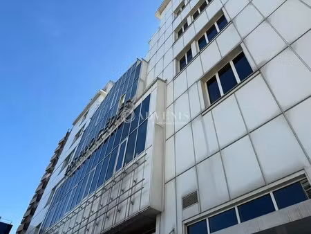 location bureaux 180 m² à 4 864 m²