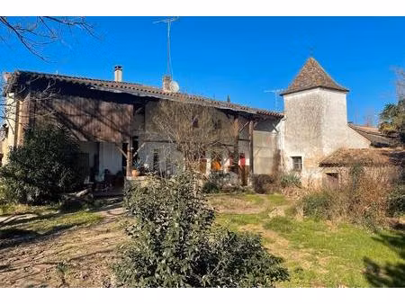 corps de ferme avec un pigeonnier à finir de restaurer
