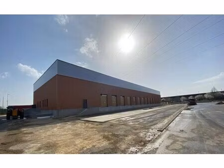 location local d'activités 849 m²