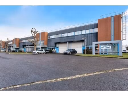 location local d'activités 495 m²