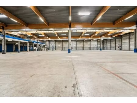 location entrepôt saint-thibault-des-vignes 77400 590m² à 5023m²