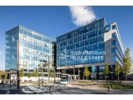 location bureaux 596 m²