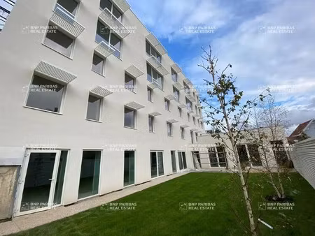 location bureaux 247 m² à 621 m²