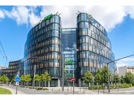 location bureaux 82 m² à 7 668 m²
