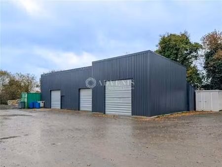 location local d'activités 90 m² à 323 m²