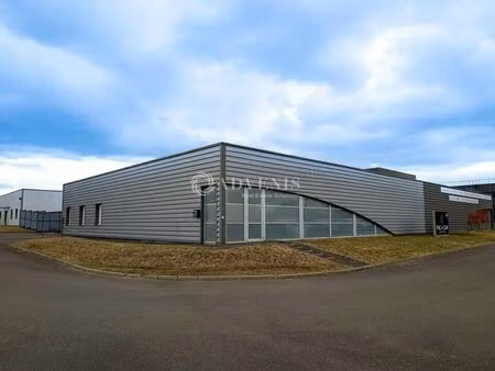 location local d'activités 390 m²