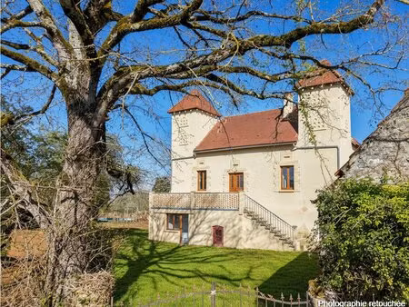 exclusivite - secteur gourdon - belle demeure quercynoise contemporaine avec dépendances..