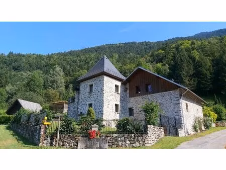 maison de 3 chambres  studio au bord de la piscine et forêt sur 1 5 ha - maurienne.
