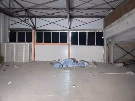location commerce draguignan 83300 742m²