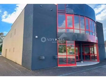 location commerce 590 m²