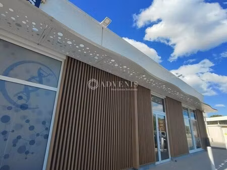 location commerce 167 m²