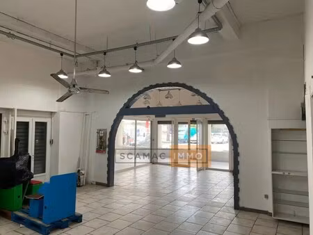 location commerce 114 m²