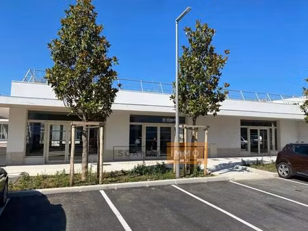location commerce hyeres 83400 150m²