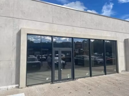 location commerce 385 m²