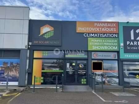 location commerce 160 m²